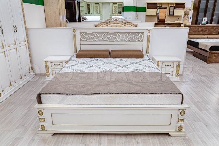 Кровать Дерик из массива сосны (белая эмаль с золотой патиной)